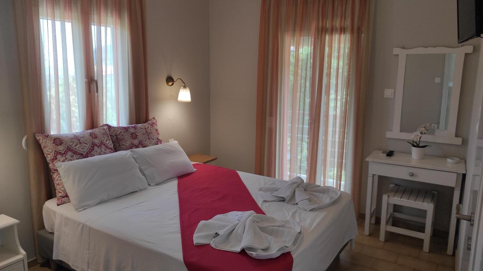 Rastoni Guest House Skopelos ภายนอก รูปภาพ